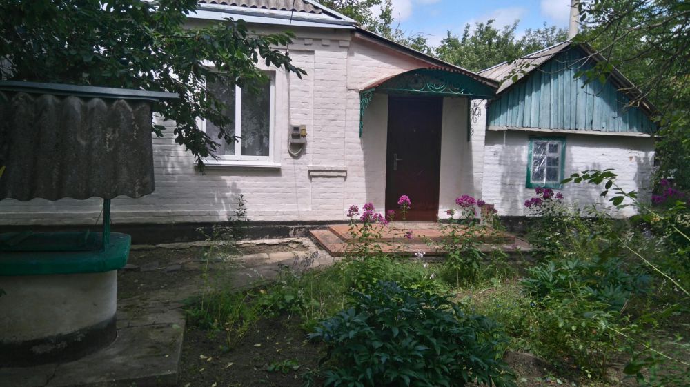 Зручний будинок у тихій місцевості.
