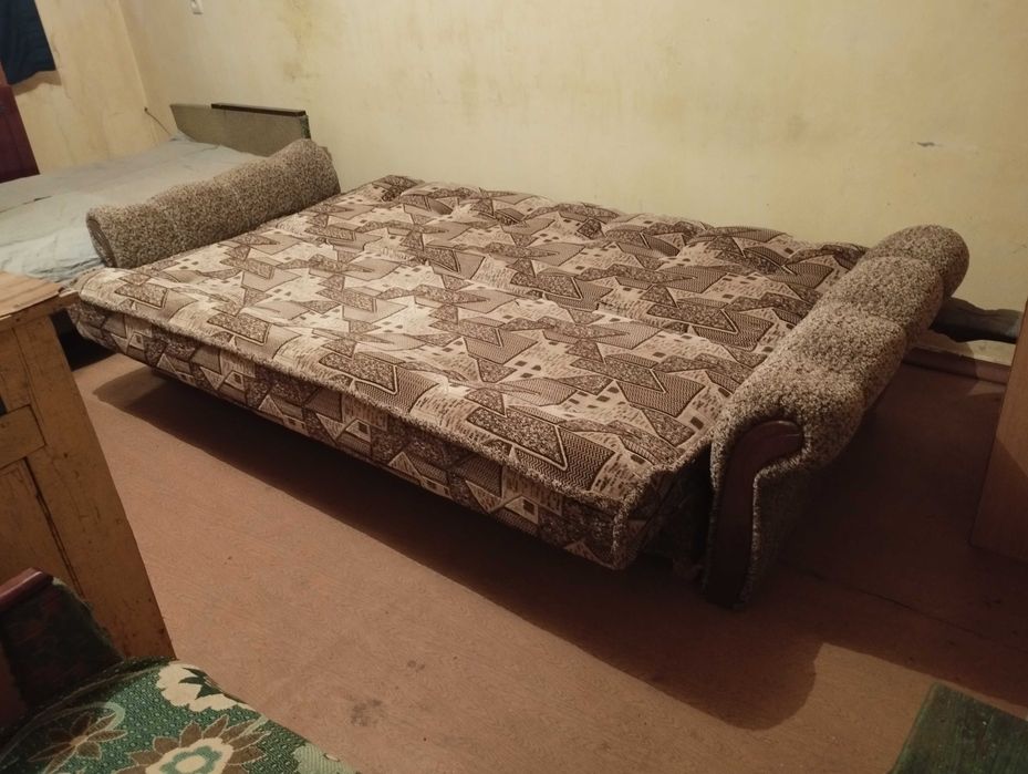 Продам диван бу в хорошем состоянии.