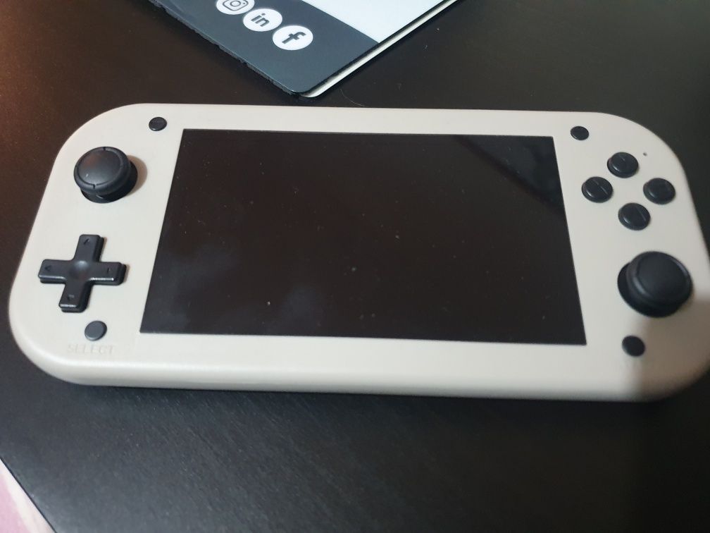 Consola portátil M17