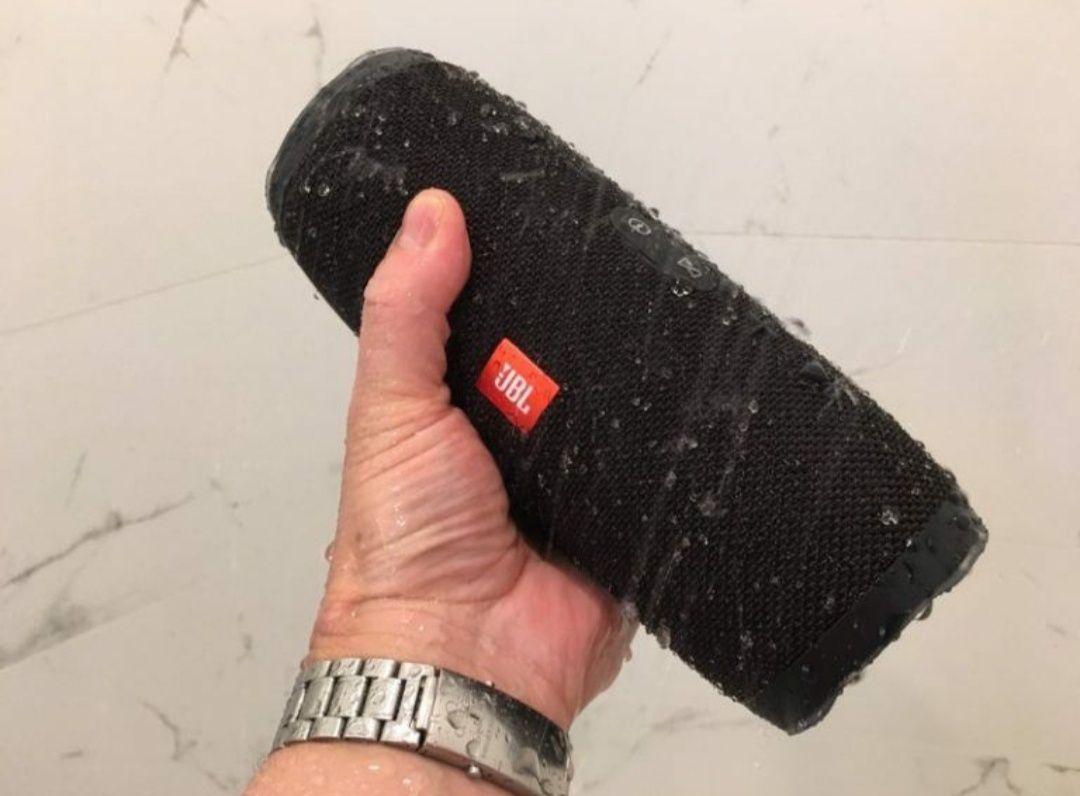Портативна блютуз колонка JBL Charge 3