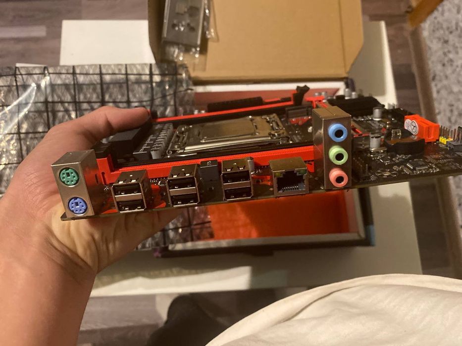 Ціна за 2 з процесорами Продаю робочі материнські плати X79-VG2 та Mac