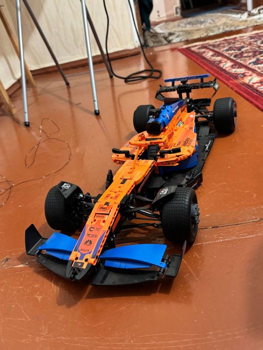 Продам машинку конструктор F1 Mersedes