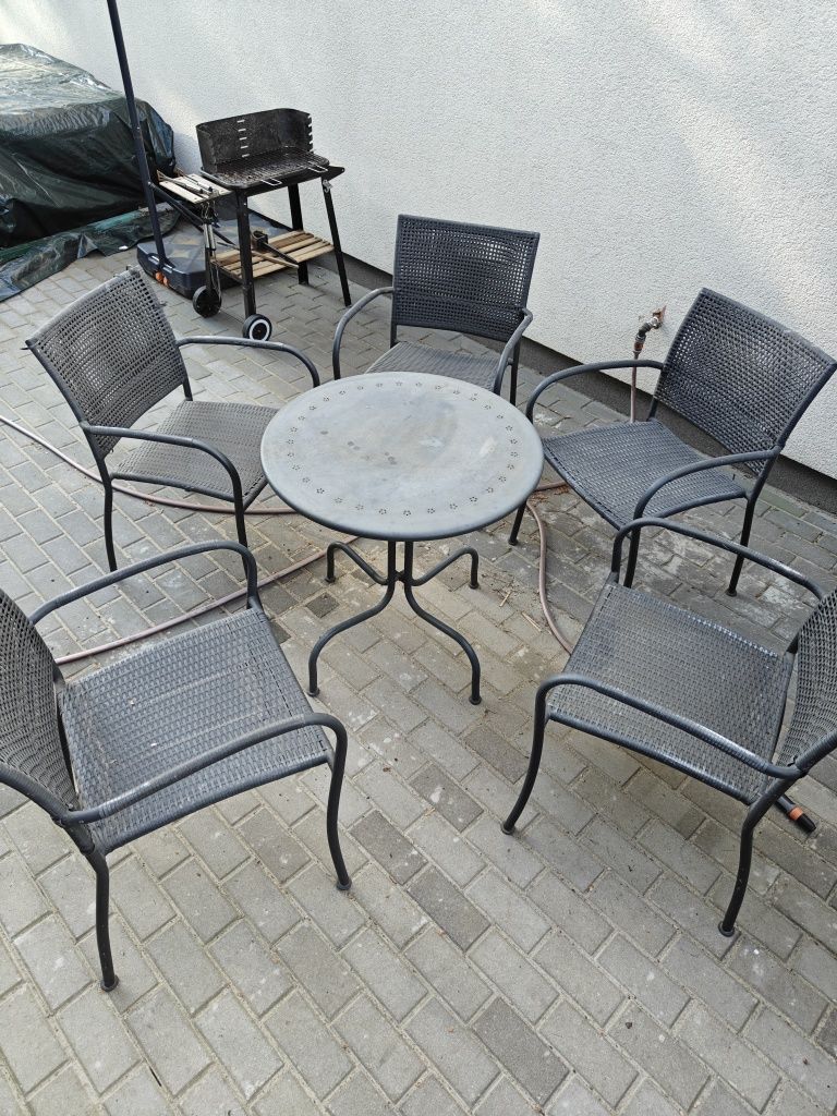 Metalowy stolik i 5 krzeseł