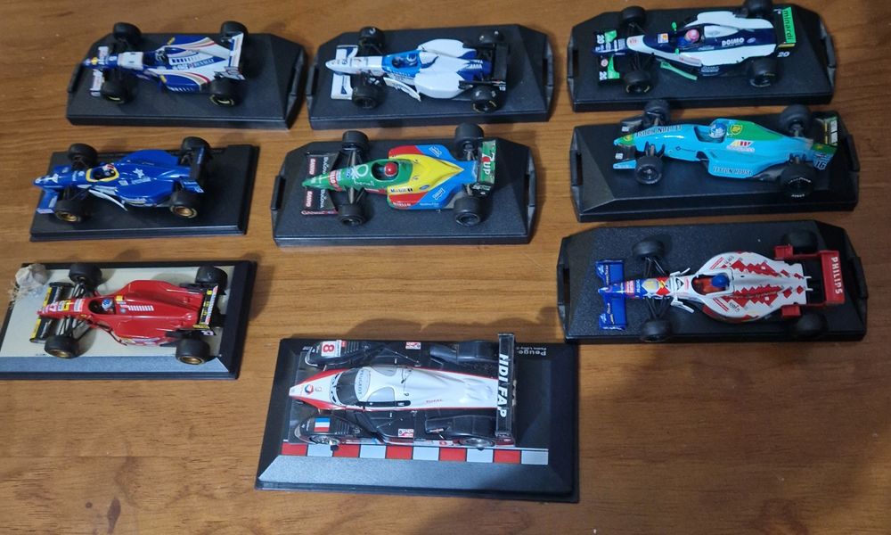 8 carros F1 antigos de coleção