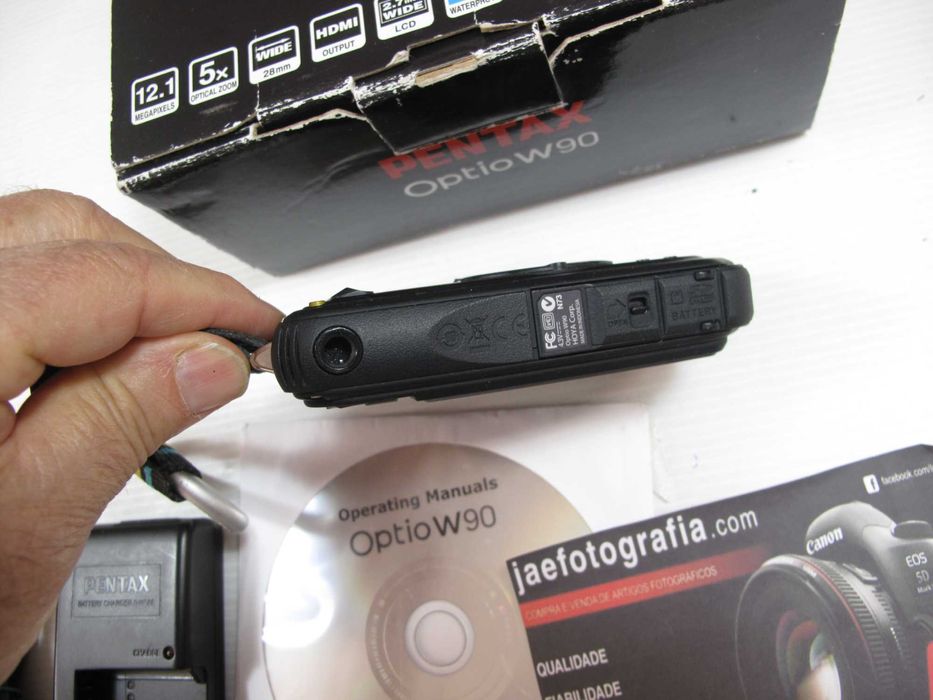 Pentax Optio W90 leve funcional todo lado até 6 metros debaixo de água