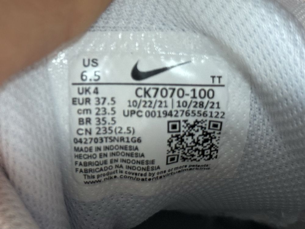 Nike W Air Max 95 Essential White 37.5 размер кроссовки  белые