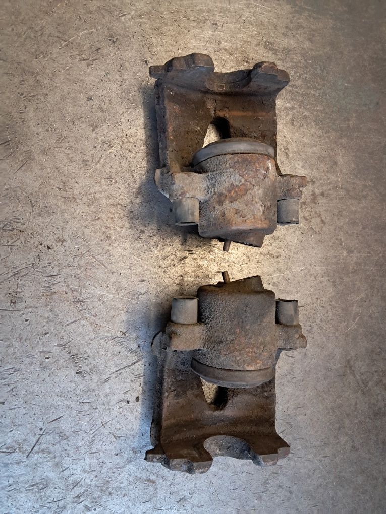 Zaciski zacisk hamulcowe przód Volkswagen Golf IV 4 Benzyna 1.6 8v