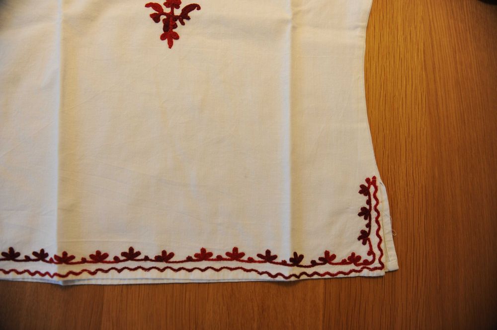Conjunto de 2 blusas indianas com bordados (4-5 anos e 6-7 anos)