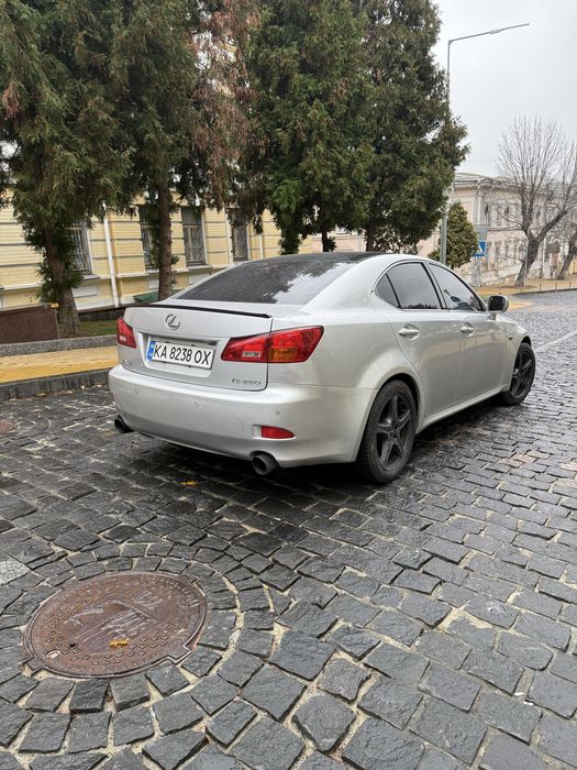 Lexus is 250 власник 2,5 бензин 2007 рік