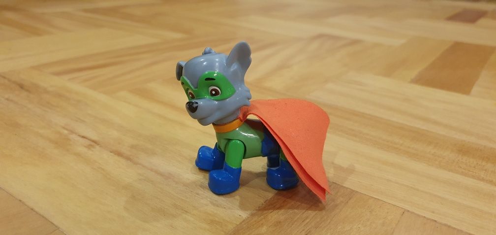 Figurka psi patrol Rocky superbohater