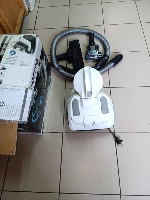 недорого пылесос  Rowenta без мешка (контейнерного типа