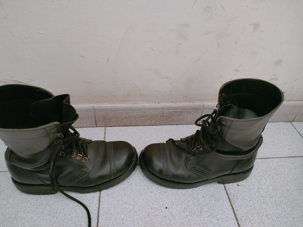 Botas militares AT tamanho 42