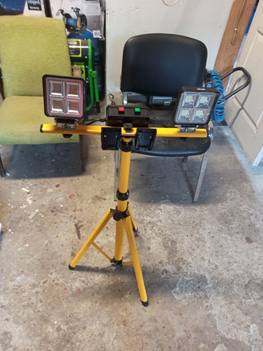 Lampa DeWalt 18V 2 halogeny