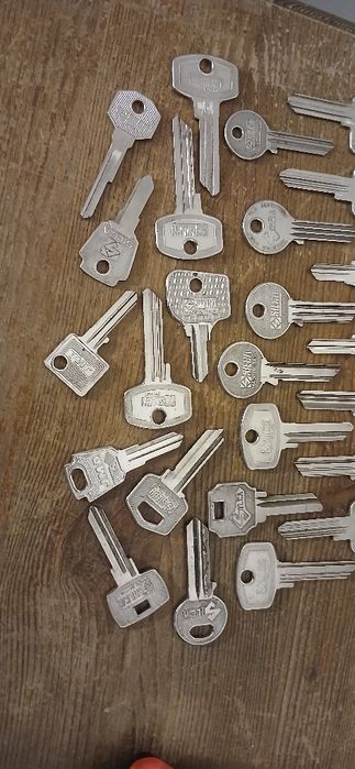 Nie tak Stare klucze do drzwi surowe,  nie obrobione SILCA