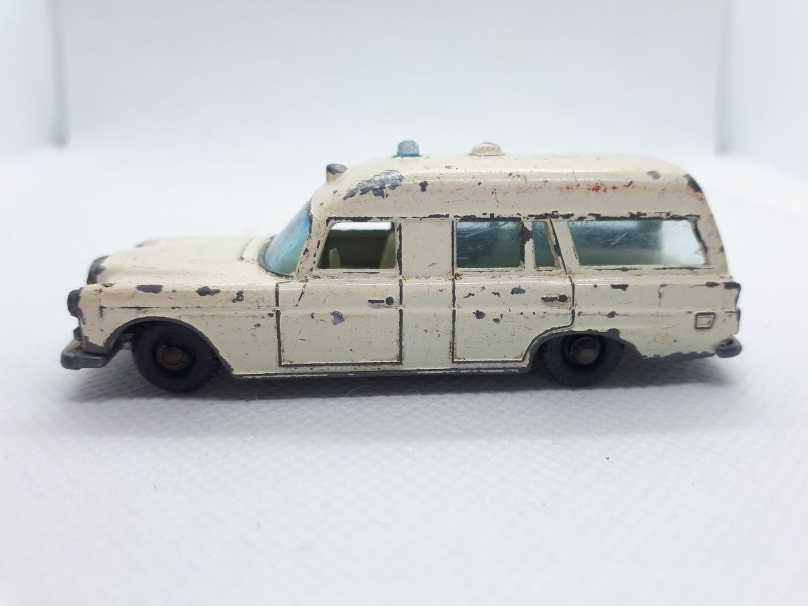 Mercedes Benz Ambulance no. 3 Lesney Matchbox