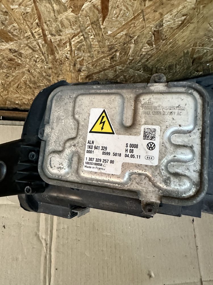 Передня права фара ксенон xenon Volkswagen Passat CC 2008-2012 дорест