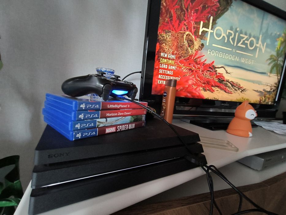 PS4 pro + 4 jogos + comando/cabos