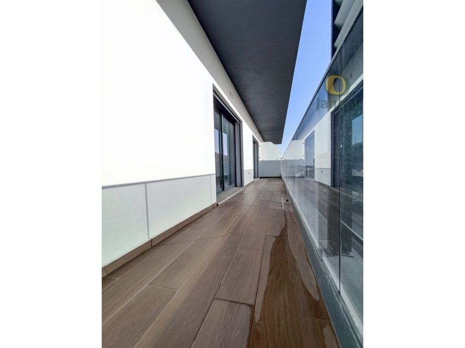 NOVO T2 com Piscina e garagem