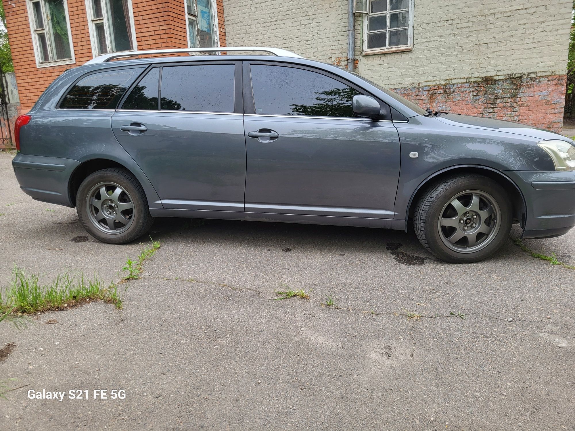 Продам Toyota avensis universal