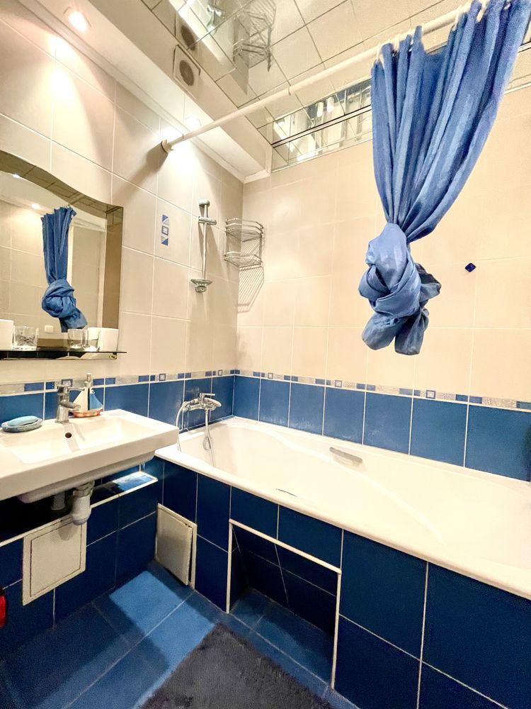 Простора квартира на вул. Драгоманова, 1Г