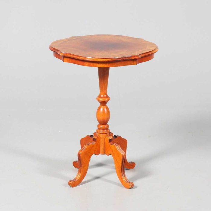 Zestaw mebli dwa krzesła plus jeden stoliki