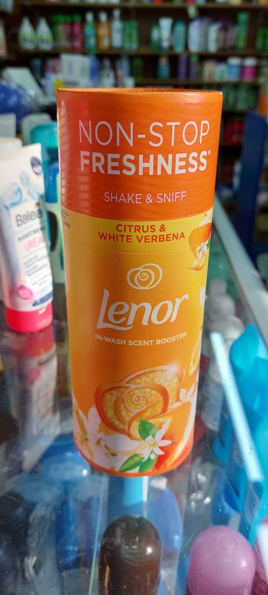 Парфумований кондиціонер для прання в гранулах Lenor