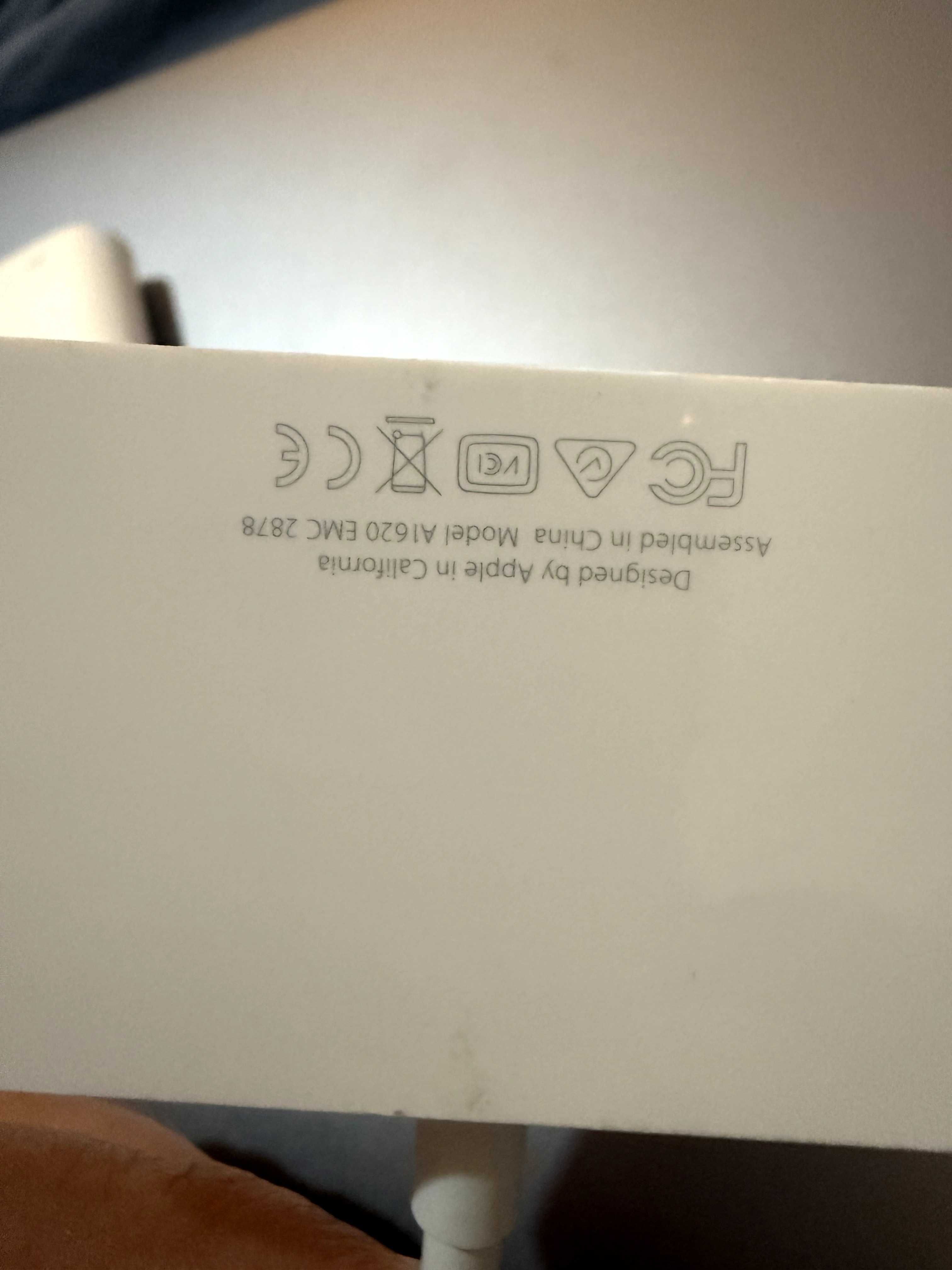 Apple USB-C to VGA Multiport adapter