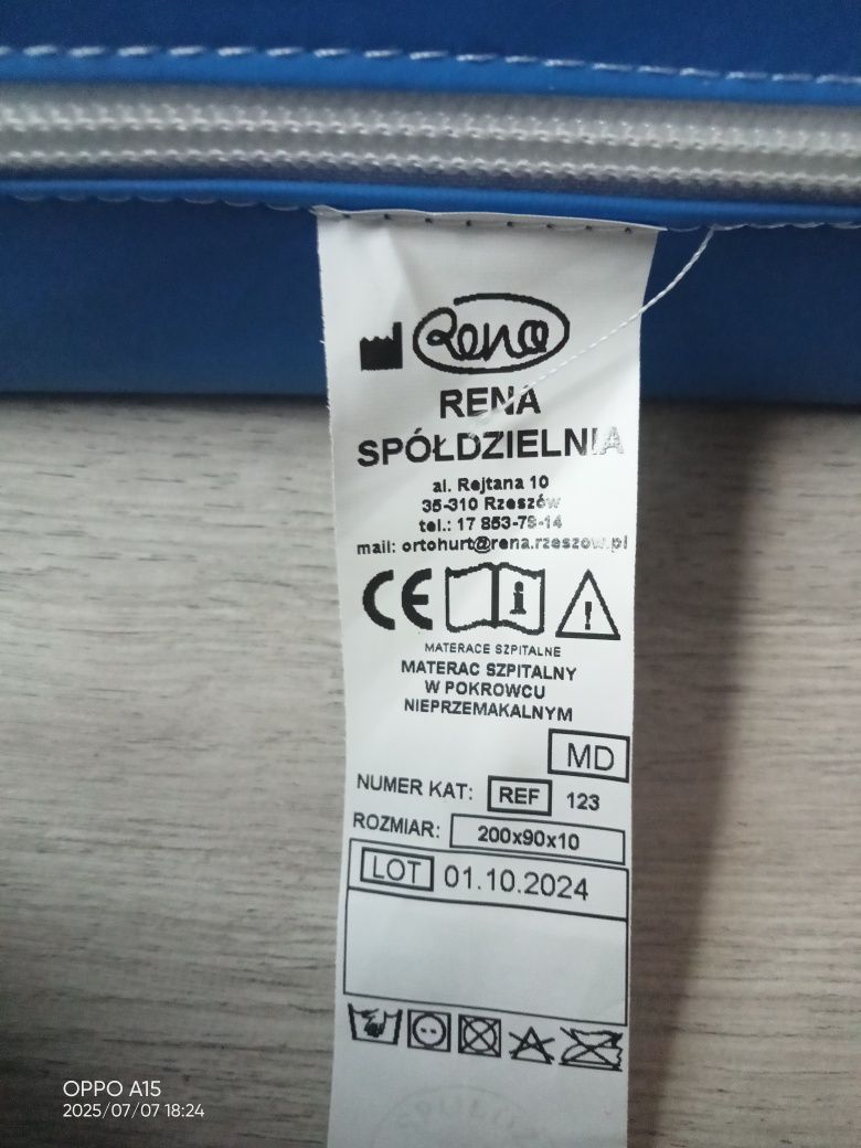 Materac szpitalny w pokrowcu nieprzemakalnym