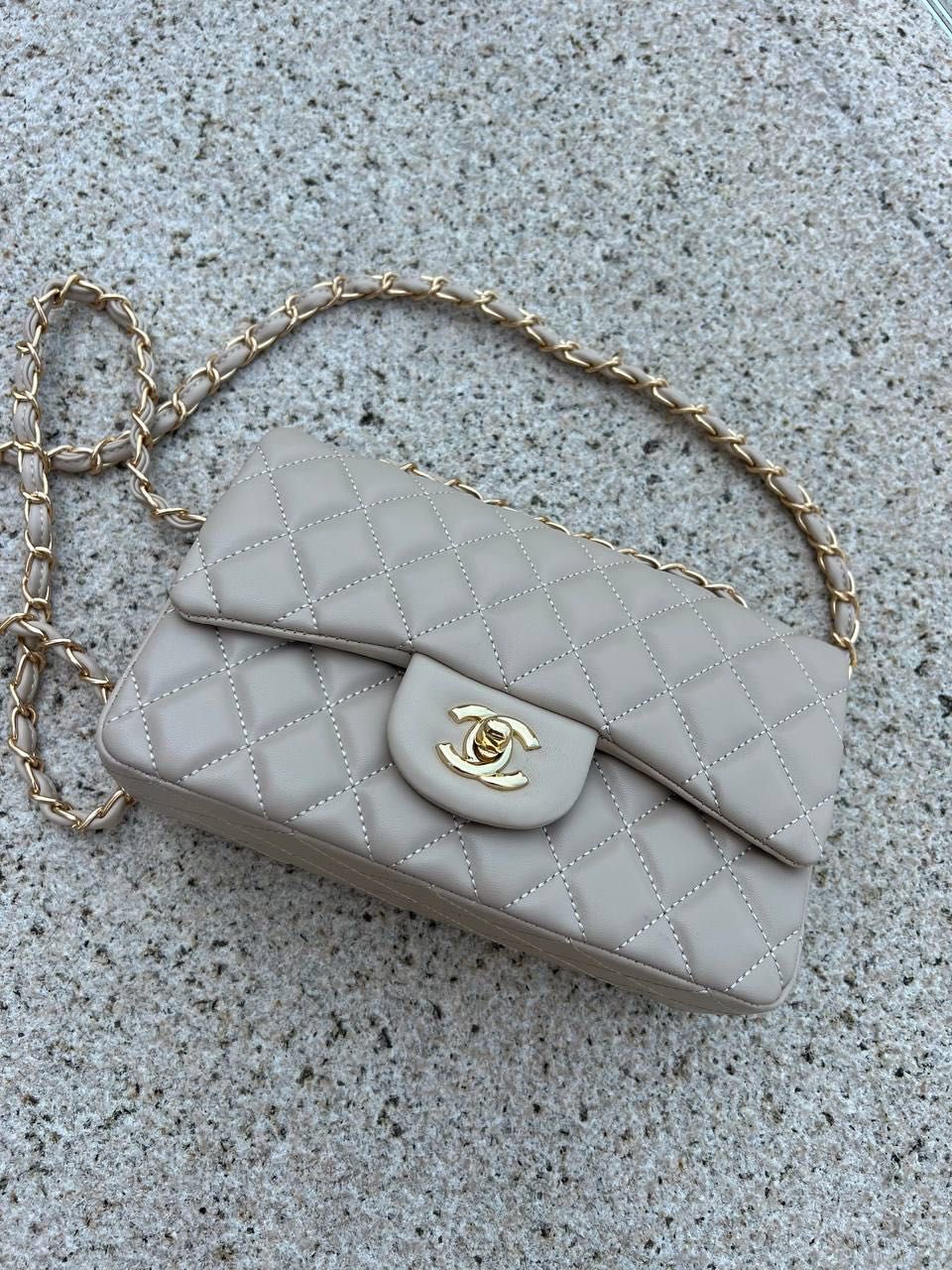 Продам сумочку Chanel 20 (cream)