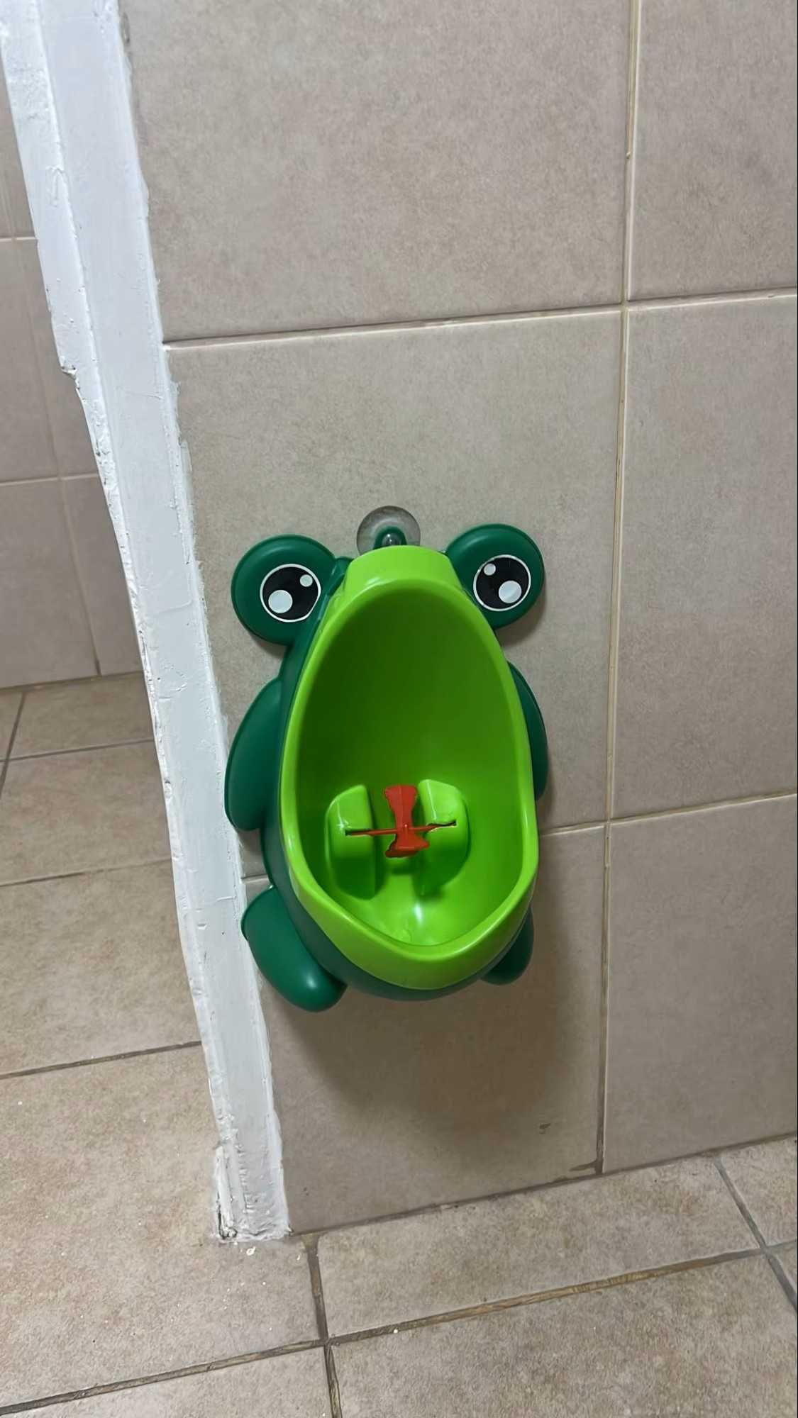 Mictório de parede pequeno sapo para meninos