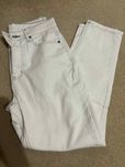 Białe spodnie mom fit jeans