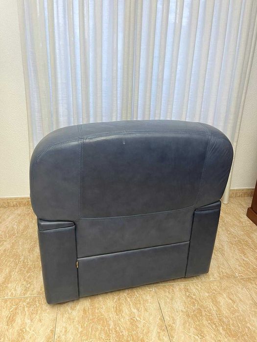 Cadeirões em pele Azul escura (2x unidades)