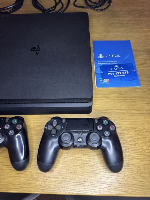 PS4 Slim 1tb com 2 comandos+jogos