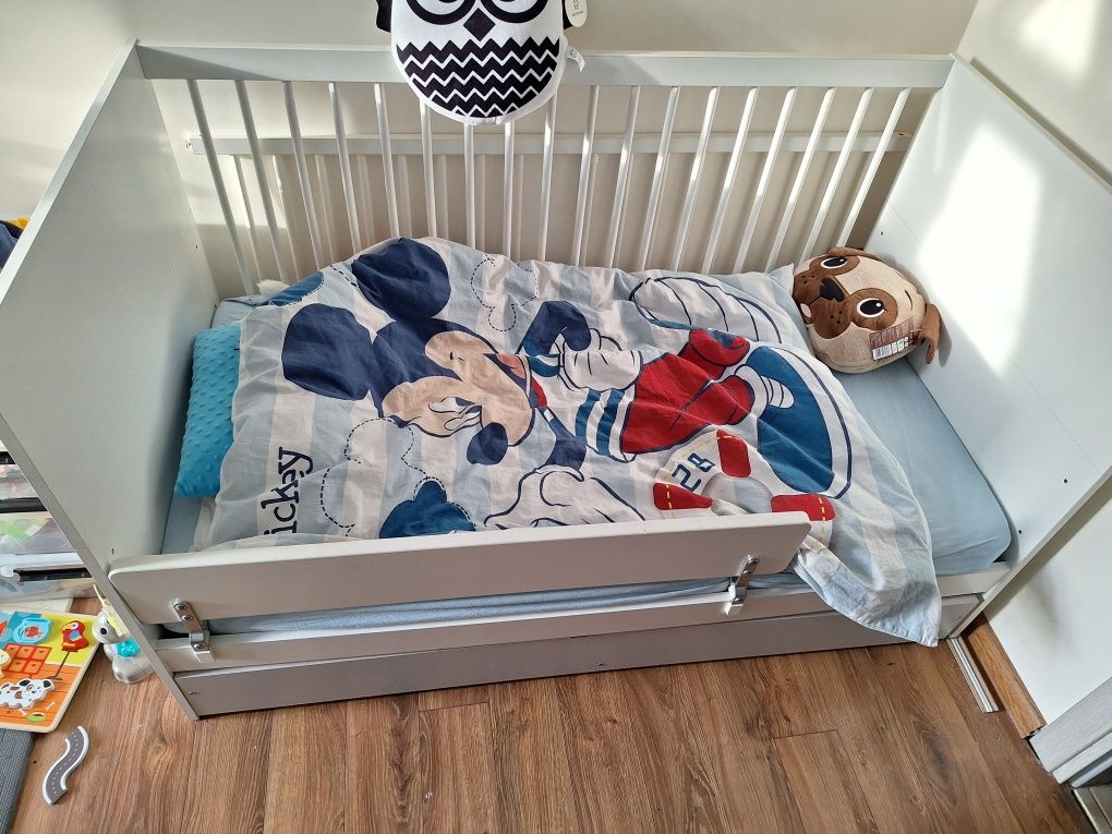 Łóżeczko niemowlęce 2w1 barierki lub tapczanik białe