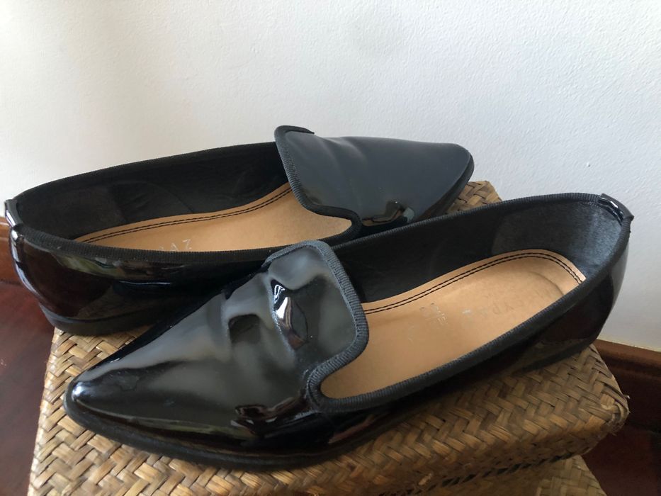 Sapatos rasos em verniz preto