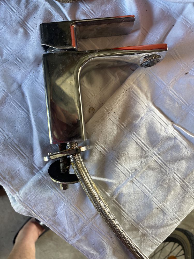 2 Torneiras Sanitana de Lavatorio e Bide