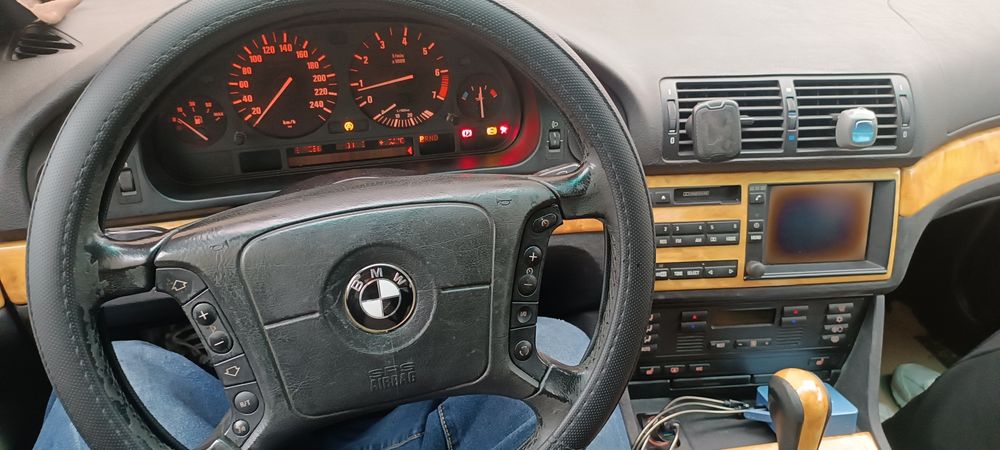 BMW E39 528i 1999