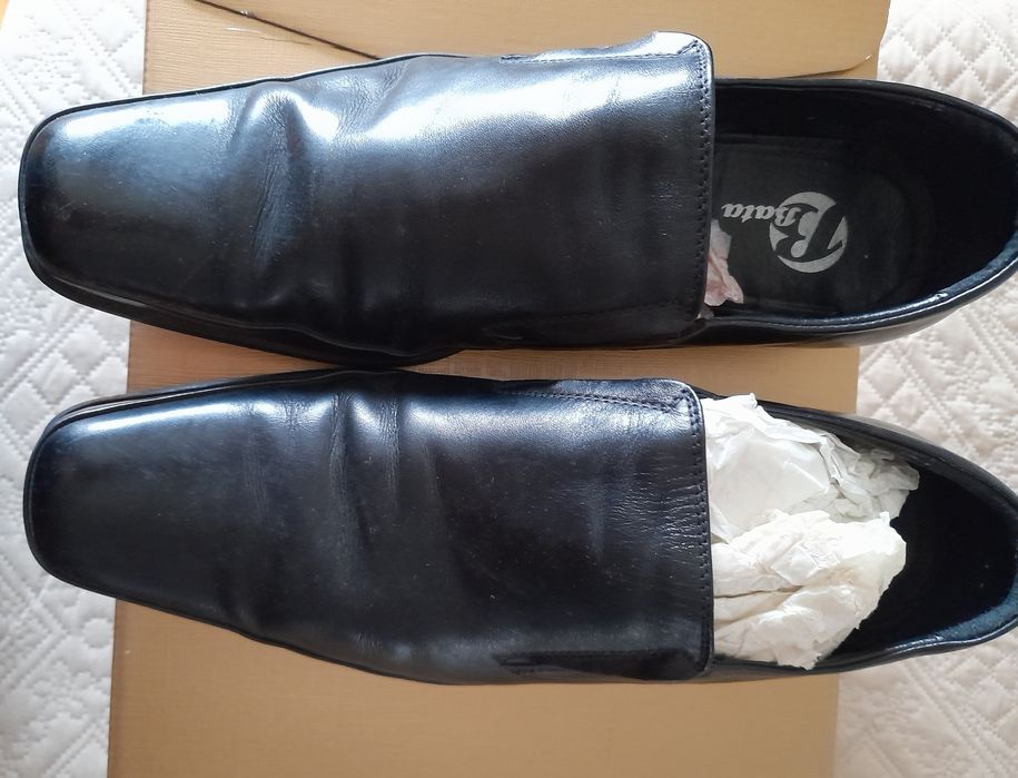 Sapatos Pretos Pele