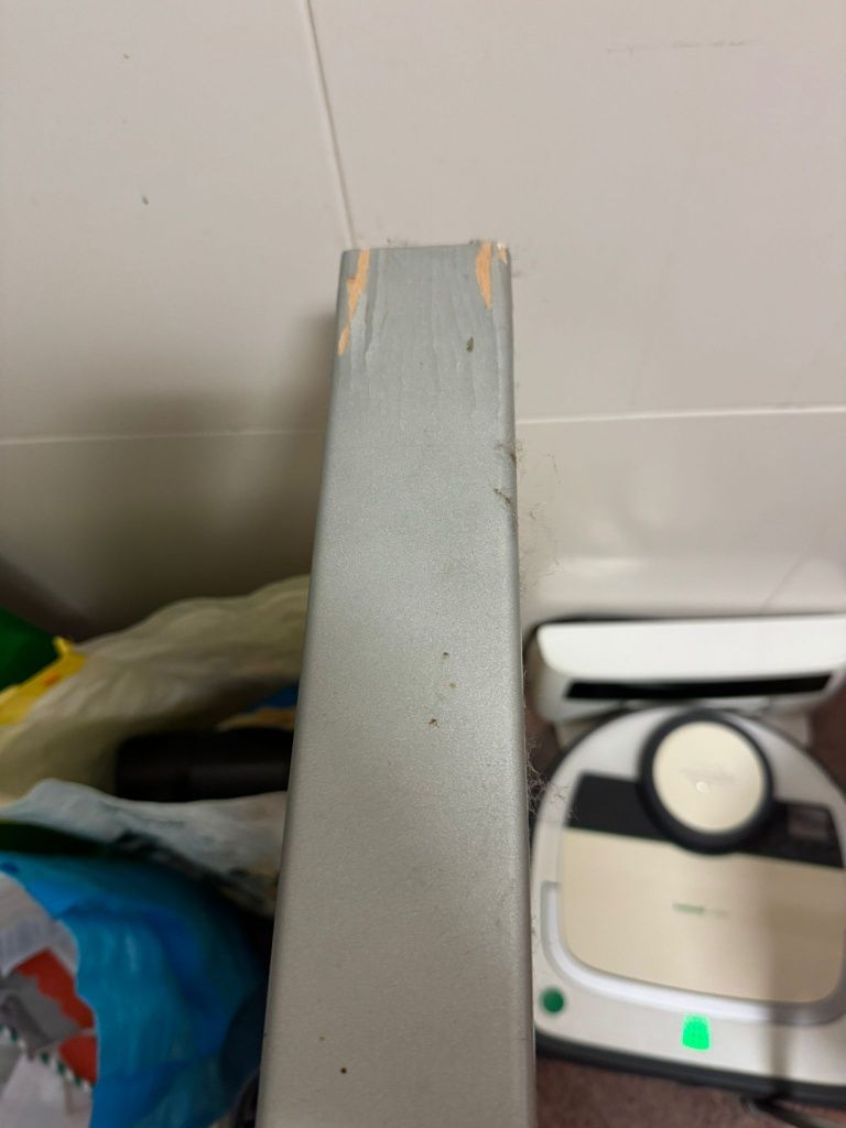 Mesa de cozinha com bancos e cadeiras
