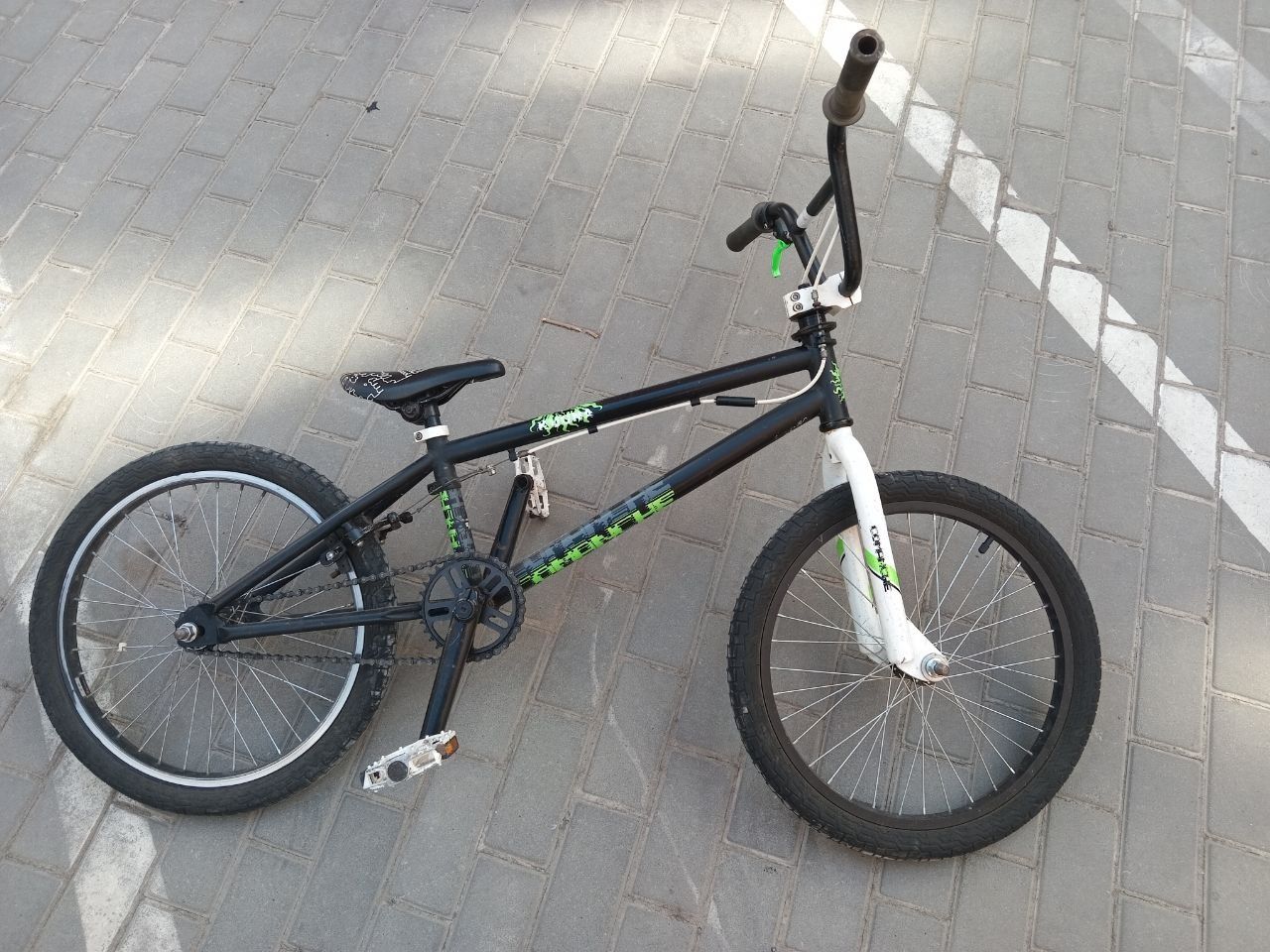 Велосипед Comanche Kuuna 9.5", чорно-зелений