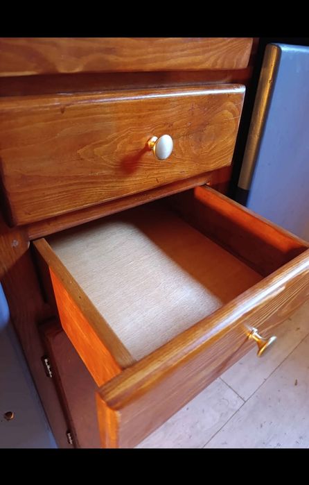 Kredens po renowacji PRL