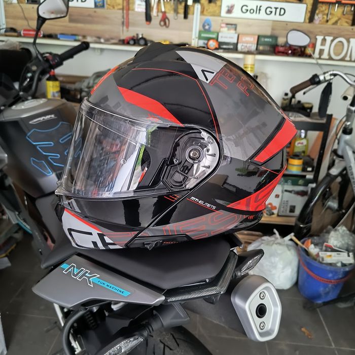 Sprzedam prawie nowy kask MT GENESIS rozmiar M