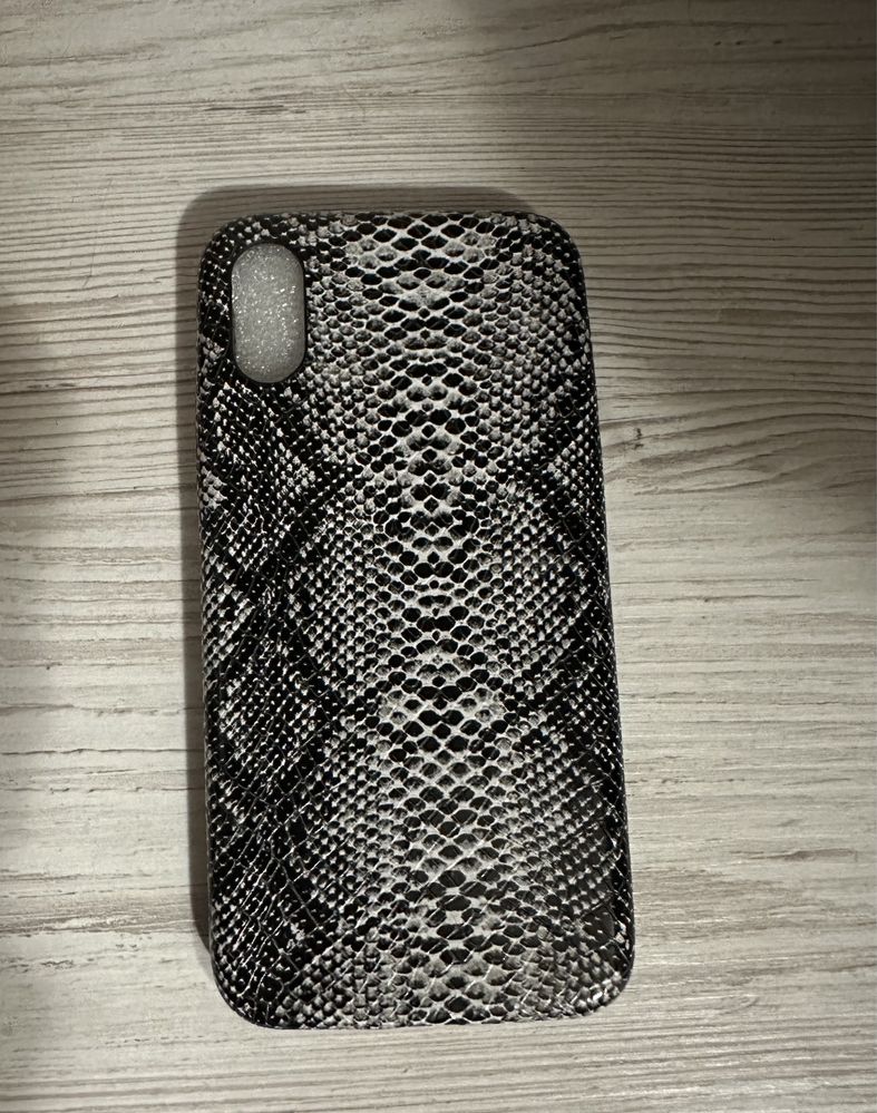 Чехлы на iPhone X змея