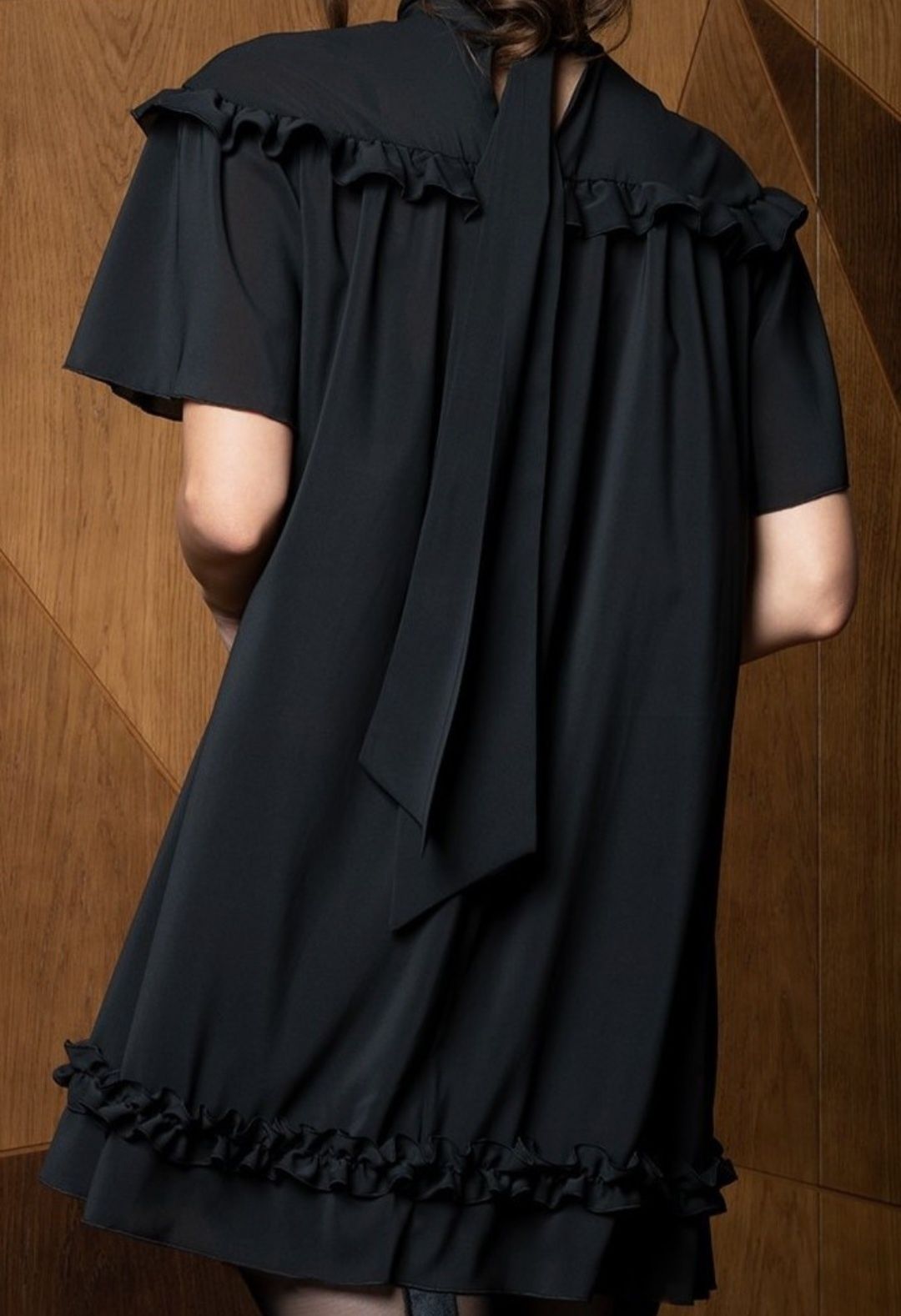 Czarna z wiskozy zwiewna z wiązaniem sukien tunika Tunic Marissa Gatta
