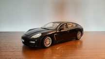 Porsche Panamera 4S 1/18