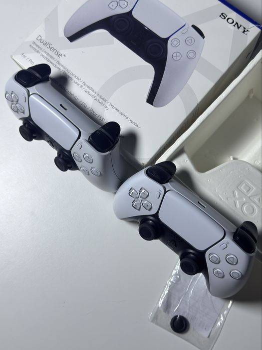 Dwa oryginalne pady ps5 dual sense pad ps5