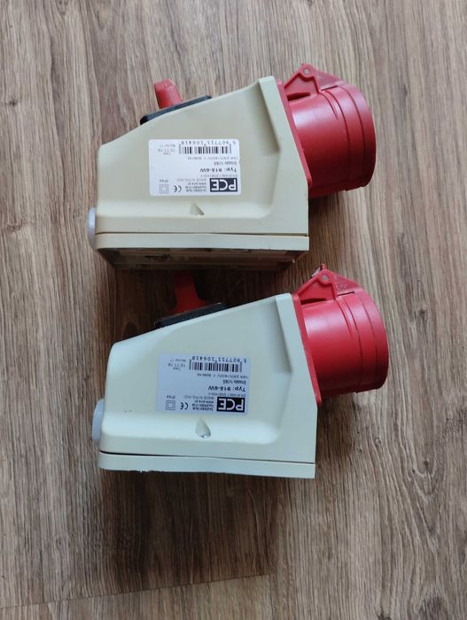 gniazdo z wtyczka 400v i gniazda 16A/32A 400v