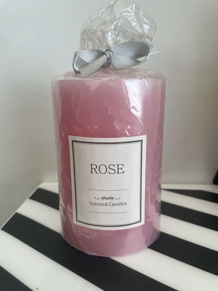 Duża różowa świeca parafinowa