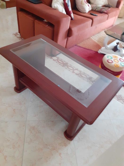 Mesa de sala em nogueira