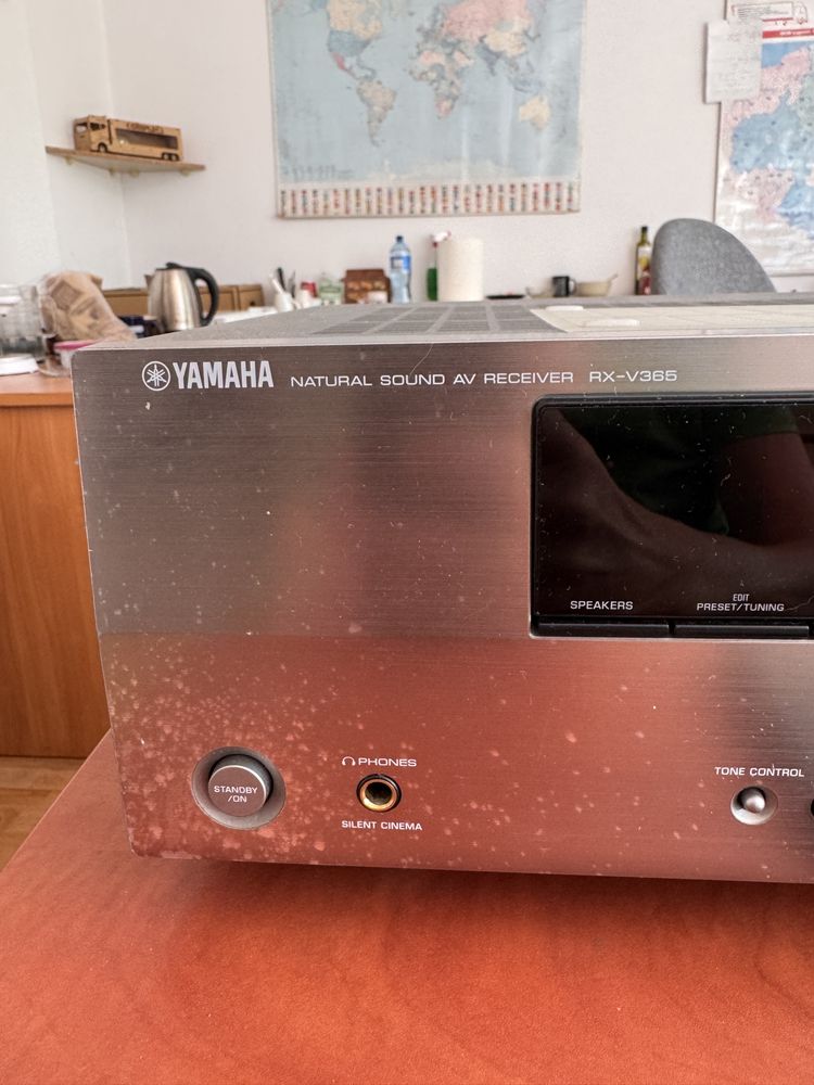 Yamaha RX-V365.